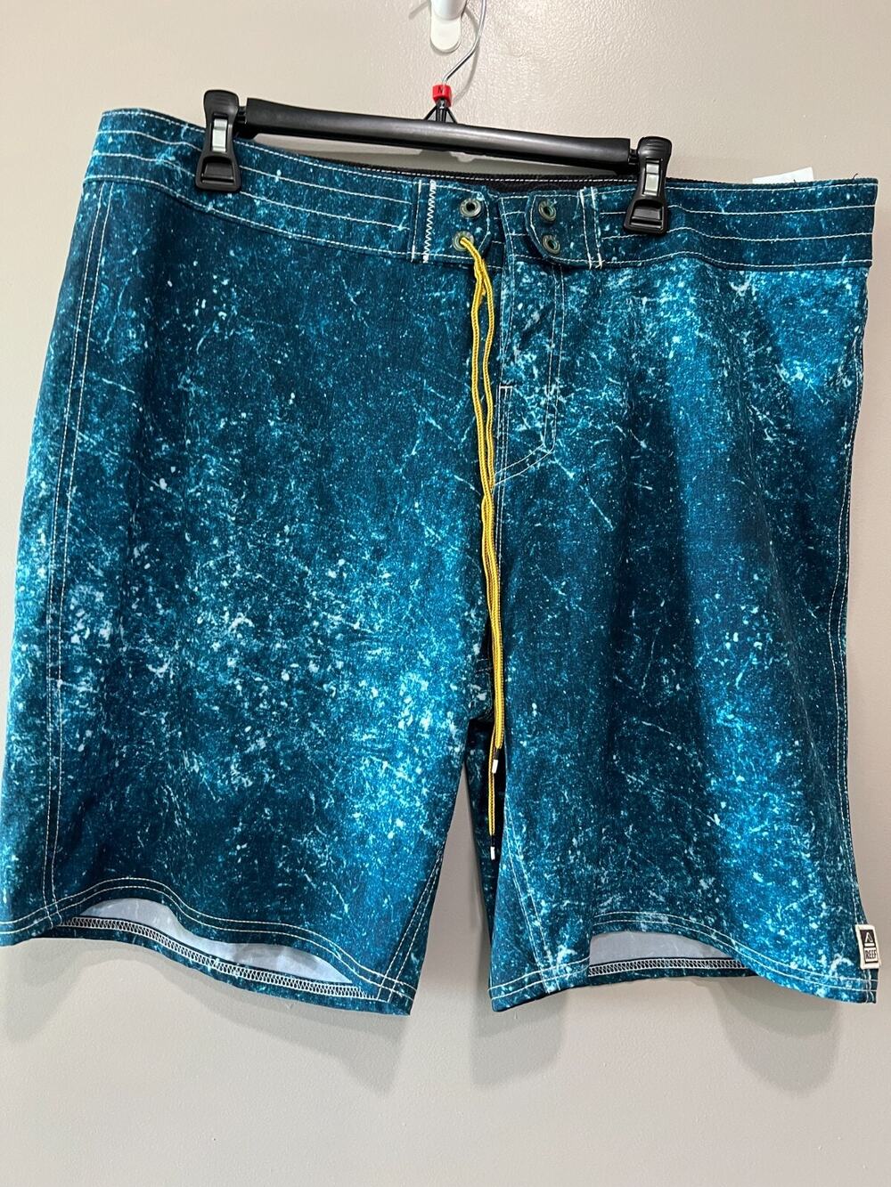 Reef Men's Boardshorts Swim trunk, beach Blue Size 38